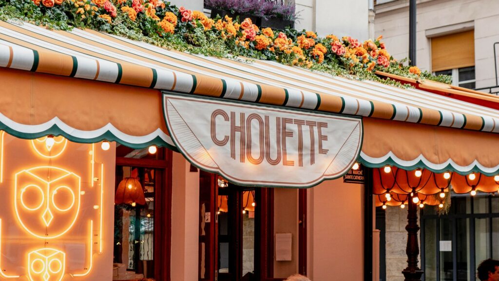 Création de l'univers visuel et déploiement de la marque pour le restaurant Chouette